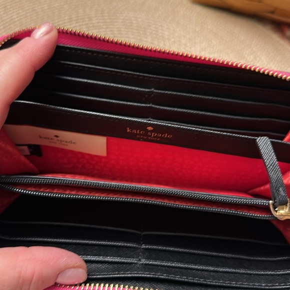 Kate Spade Wallet zip around lots pockets never used - Picture 3 of 8